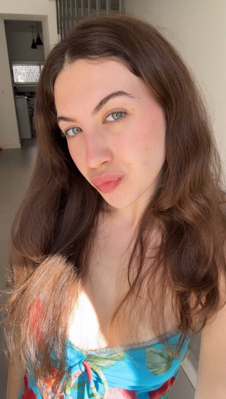 Nude girl Amber in Mosul