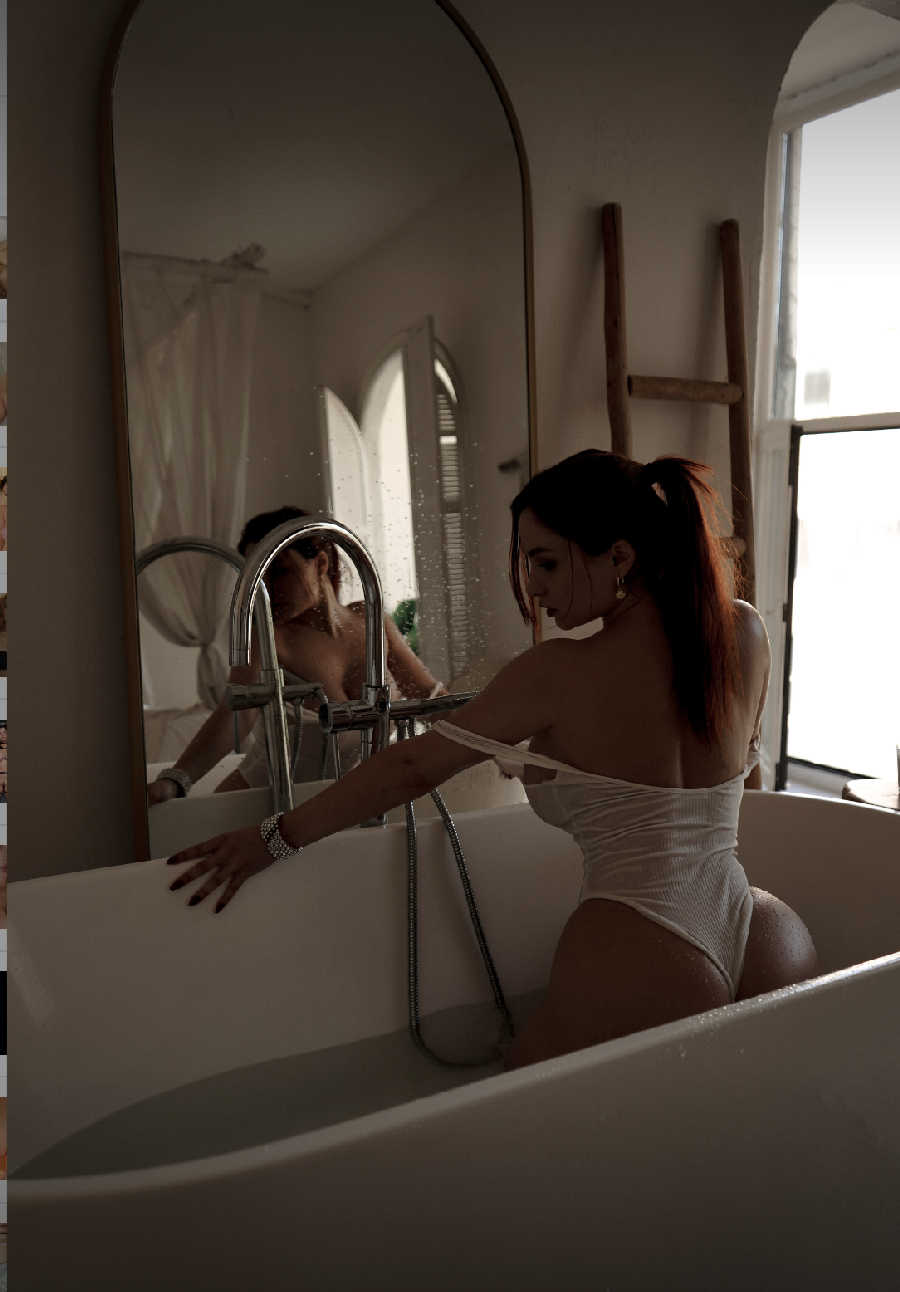 A playful frame from Miranda Faith nude — online in Mosul