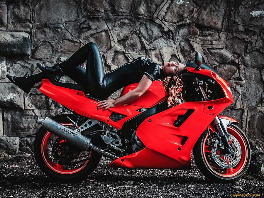 Beautiful girl Beautiful girls and motorcycles in Mosul