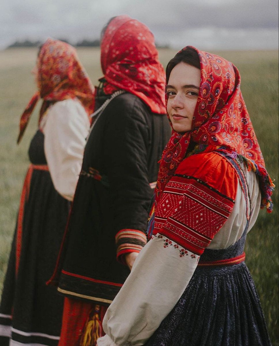 Women in Slavic costumes in Mosul
