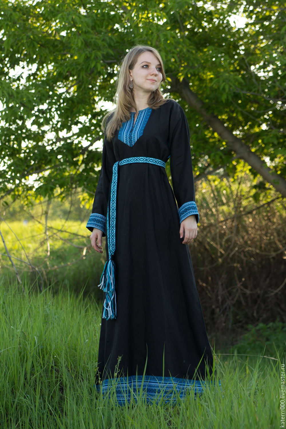 Women in Slavic costumes in Mosul