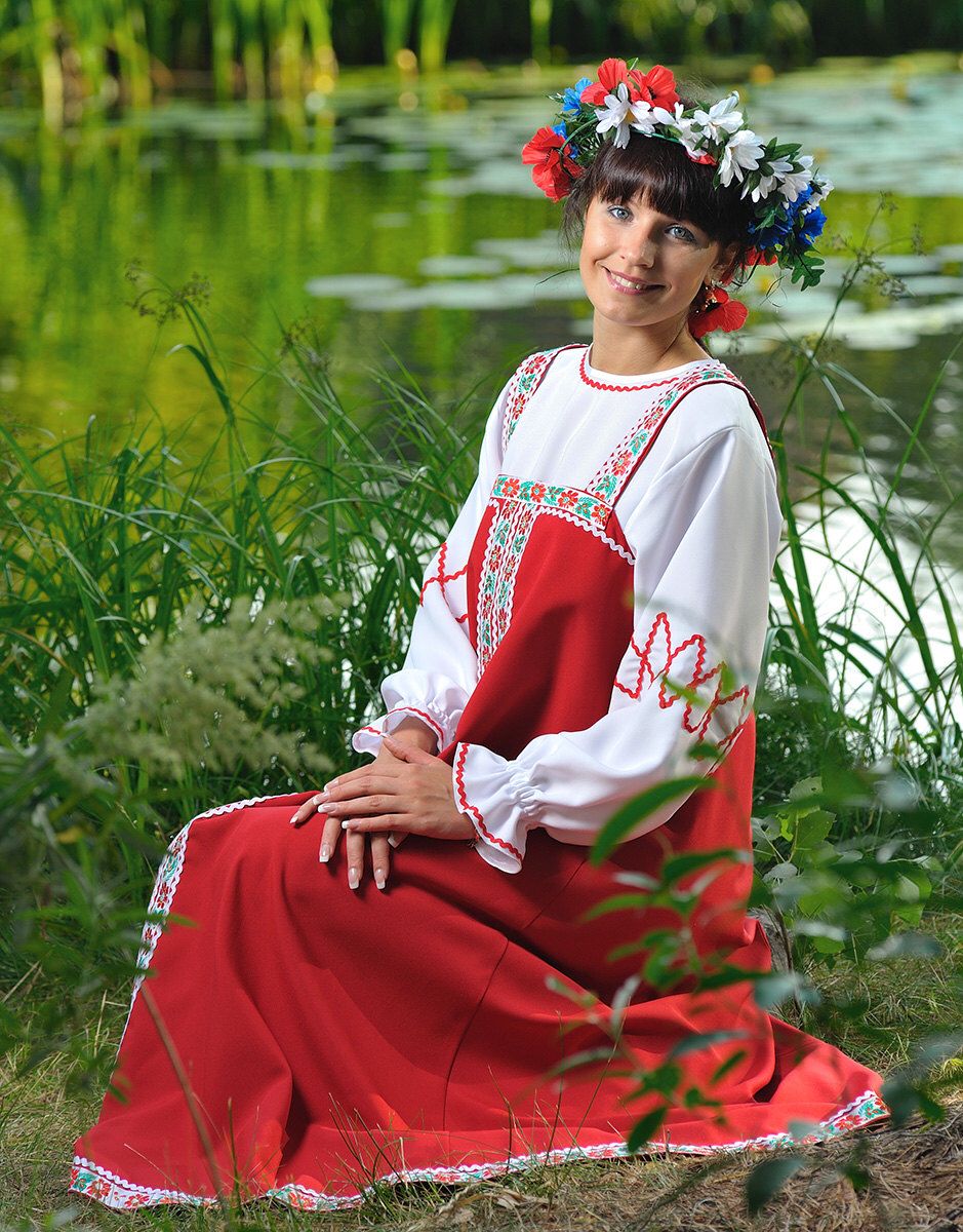 Beautiful girl Girls in Slavic costumes in Mosul